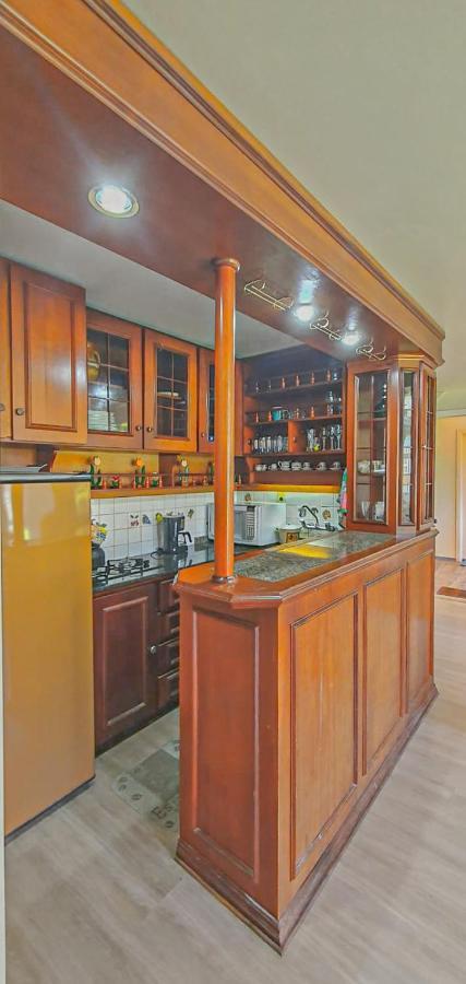 Duplex Floresta Negra - Sua Base Perfeita Em Gramado! Otima Localizacao Lagonegro 500M - 02 Quartos E 02 Banheiros Para Familia Em Condominio Fechad0, Cozinha Completa Com Garagem E Portaria 24H Eksteriør billede